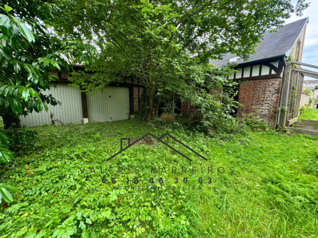 A saisir demeure exceptionnelle de 245 m2 à rénover entièrement édifiée sur un terrain de 2296 commune de ELBEUF 76410