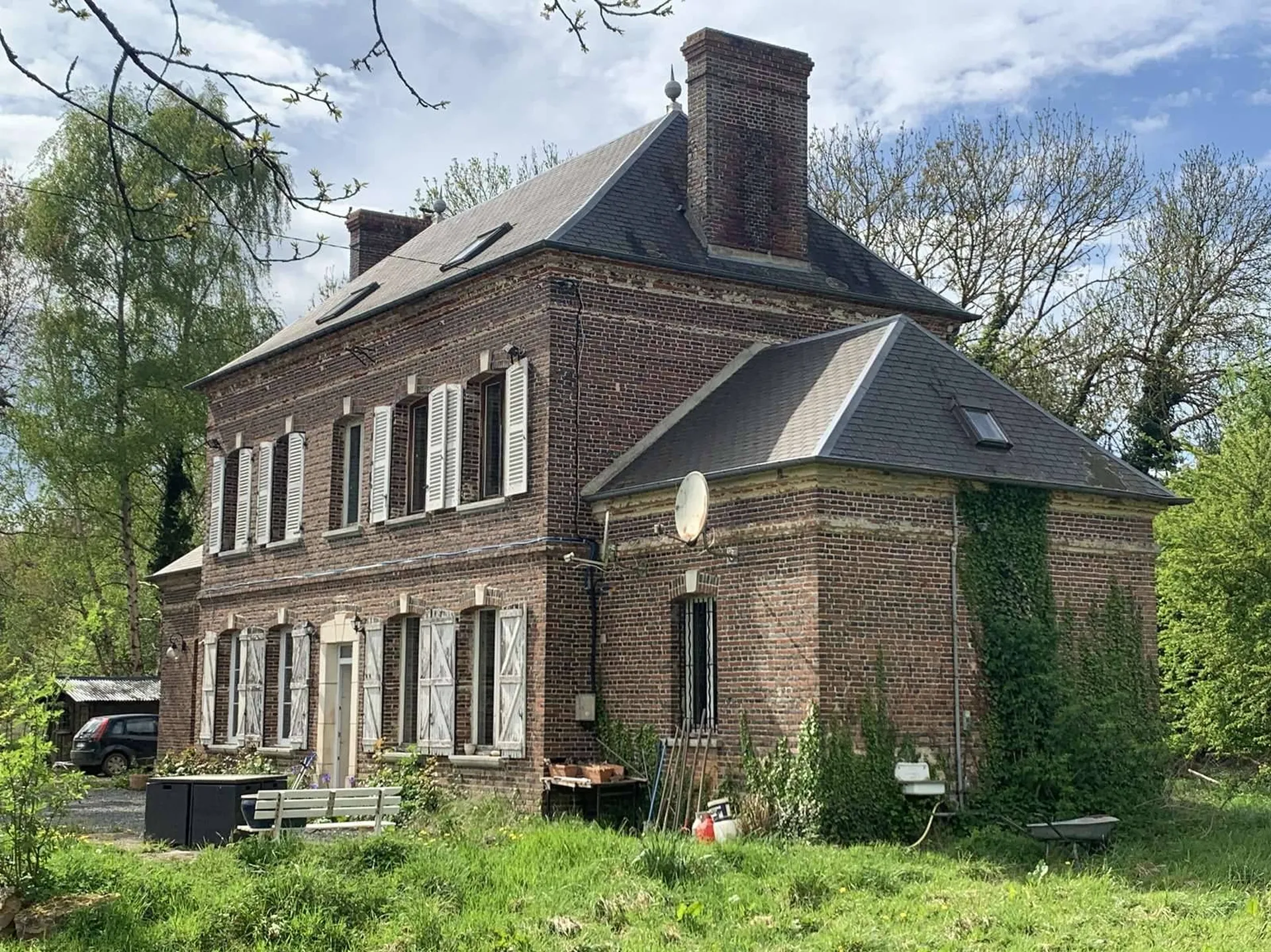Région de BERNAY (27300) une propriété de 3 HA 80 A avec une maison de caractère et un bâtiment agricole