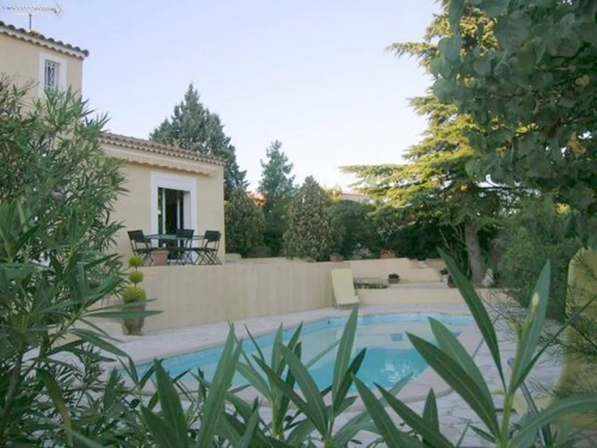 A la recherche d'une villa à acheter  4 sur  Roquefort La Bédoule  avec vue dominante dégagée  contactez notre agence ....