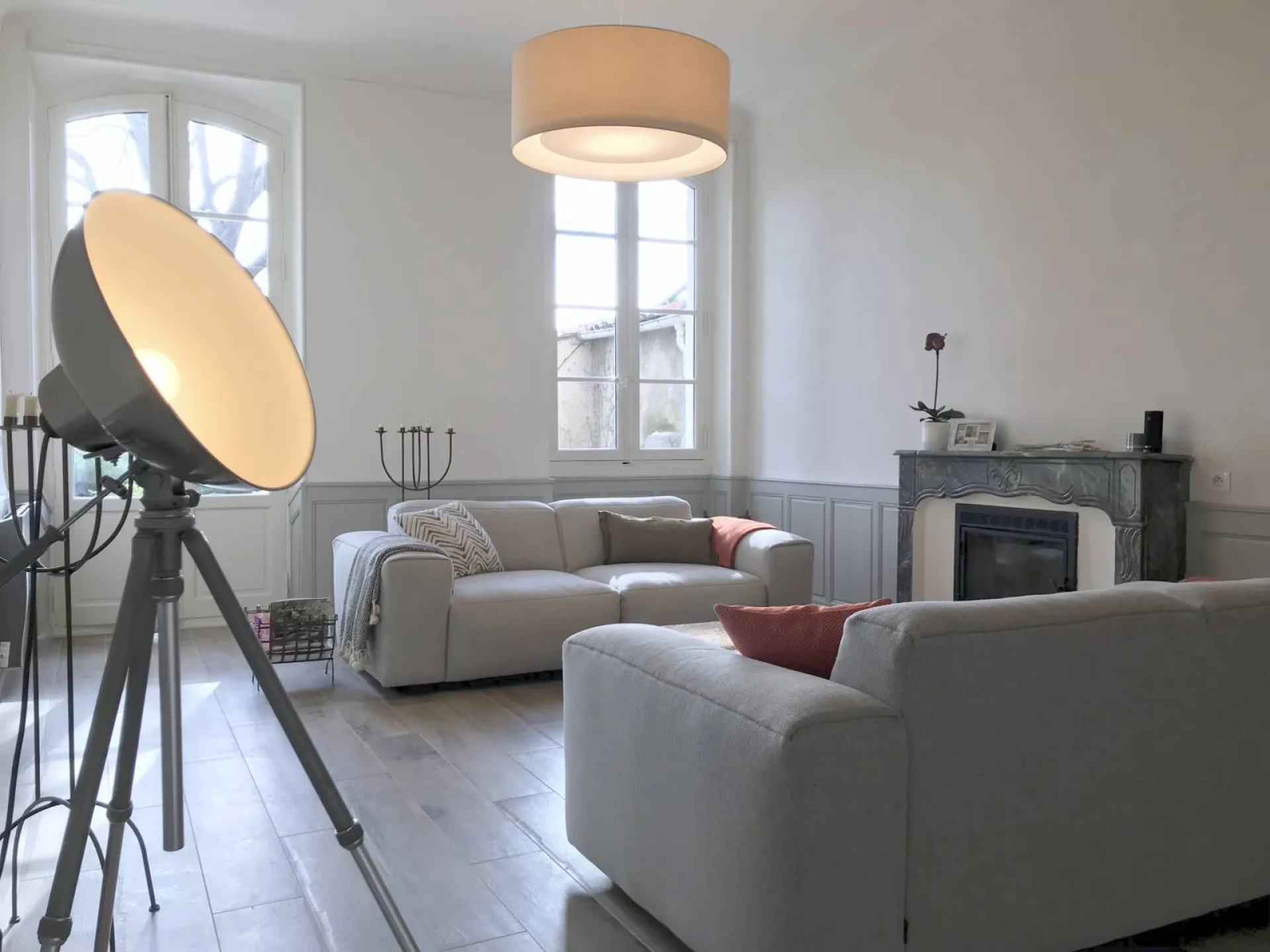 Rénovation d'un  salon d'une maison de ville dans le Luberon par Inspirations d'Intérieurs agence à Pertuis 