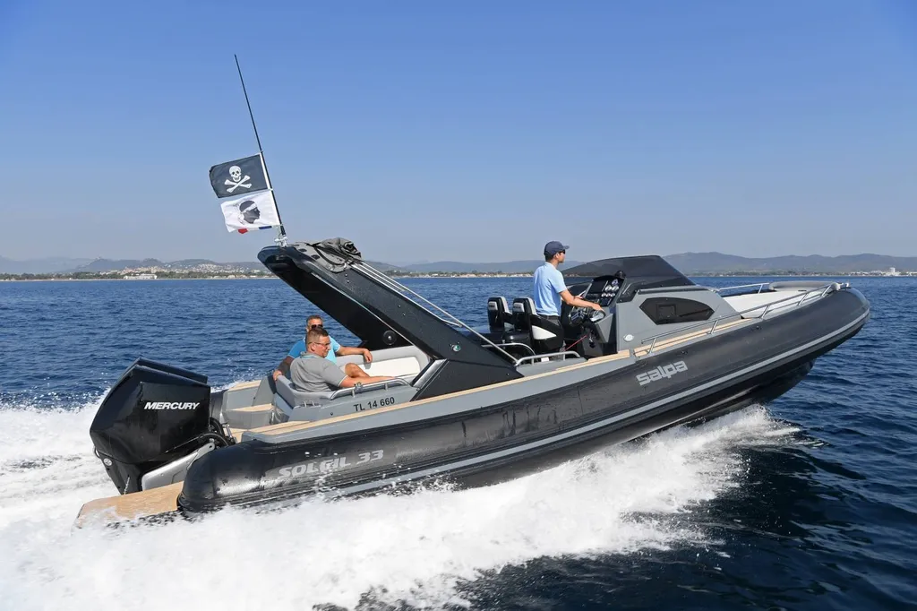 Semi-rigide Soleil 33 Salpa à vendre à Scoecher en Martinique