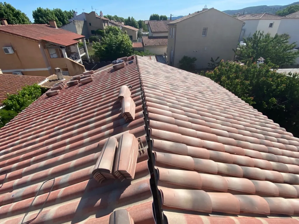 pose de tuiles canal silvacane sur pst près de martigues