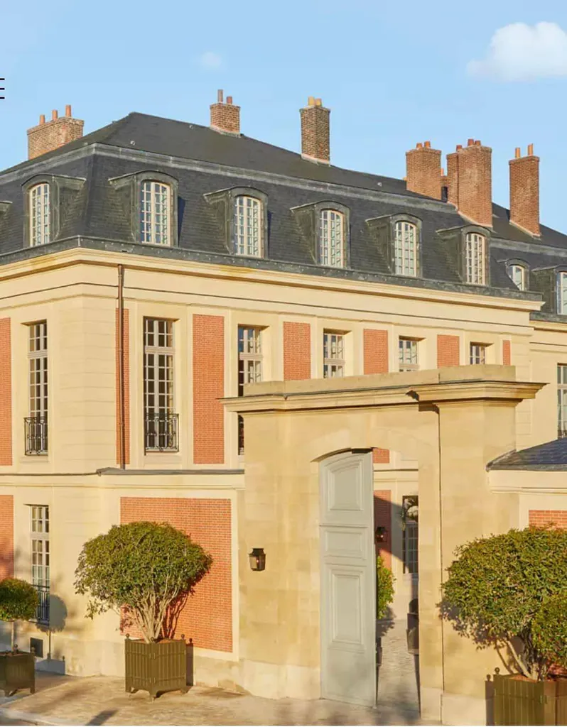 TERRE DU MONDE, RESTAURATION DE L'HOTEL 