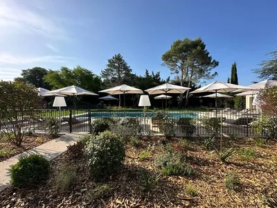 Paysagistes experts à Saint-Rémy-de-Provence, 13210, pour l'Hôtel le Vallon de Valrugues, un cadre exceptionnel