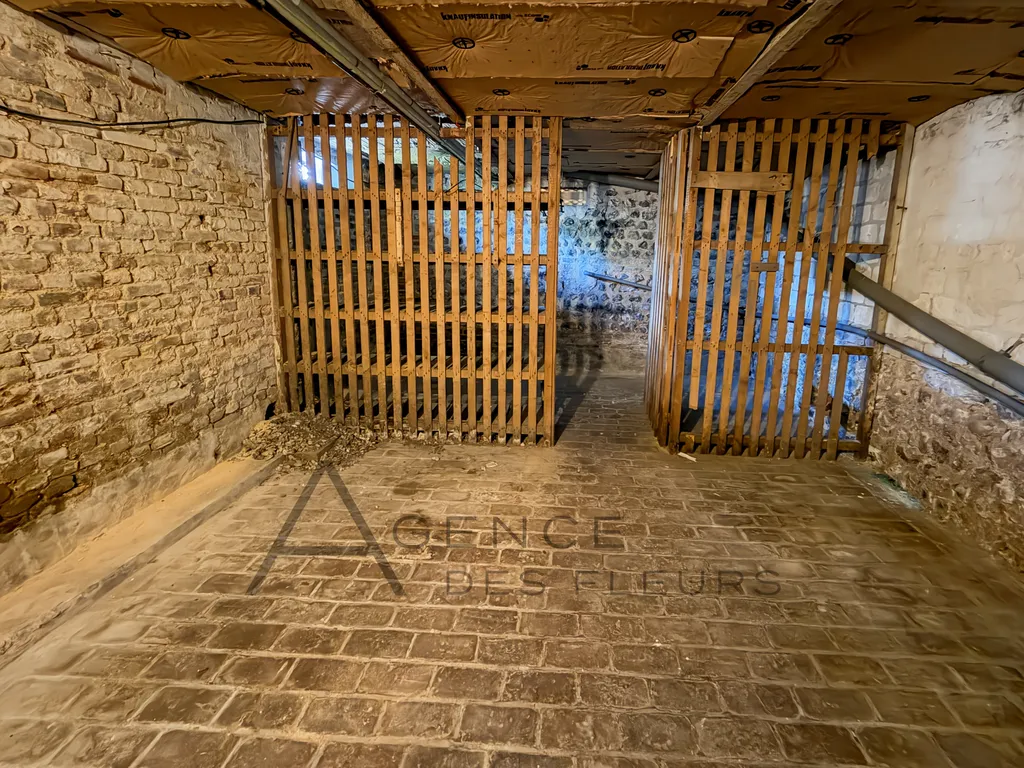 À vendre maison bourgeoise de 1900 à rénover de 172m² sur un terrain de 329m² sur la commune d'ELBEUF 76500