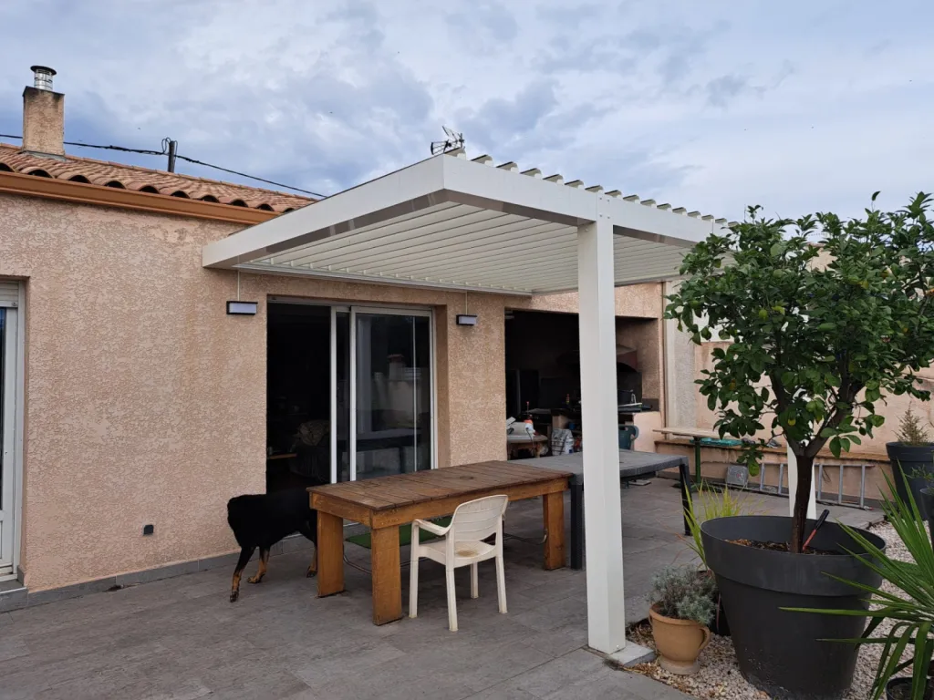 Pergola bioclimatique 4800x3200 mm – Élégance et confort à Frontignan