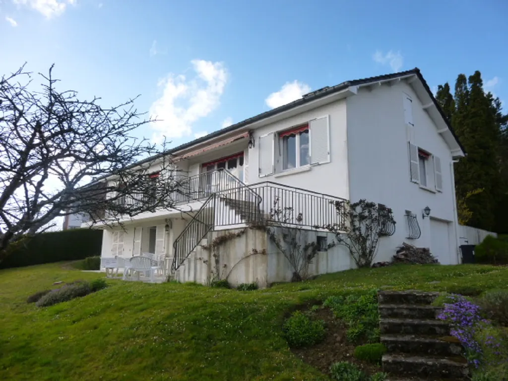 A vendre maison avec vue sur Seine T7 76490 Caudebec en Caux Proximité Centre ville Beaux volumes habitable