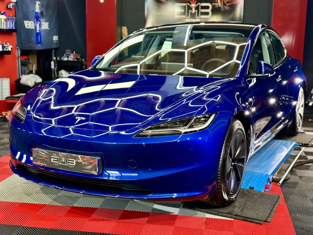 Detailing auto lyon traitement céramique à côté de lyon spécialiste Tesla