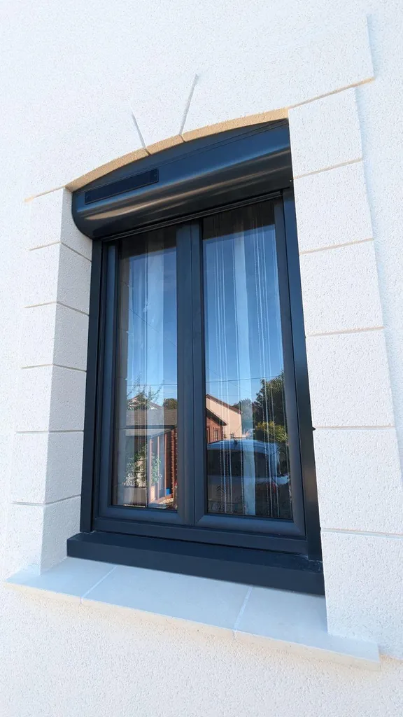 Professionnels experts de la pose de fenêtres secteur le Havre Alu / Bois / Hybride / PVC - Devis gratuit : Fenêtres sur mesure et performantes, réduisez vos factures et gagnez en confort !