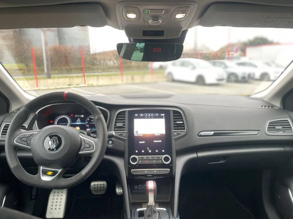 Renault Megane 4 RS ULTIME dans un garage professionnel proche du Havre
