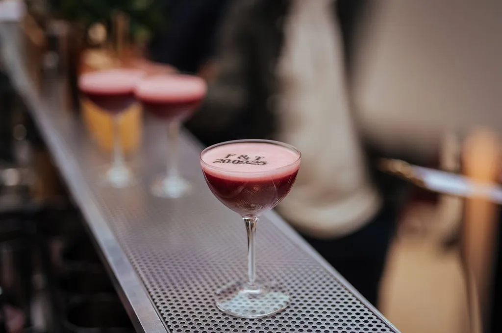 Bar à cocktails mobile dans un lieu de réception lyonnais
