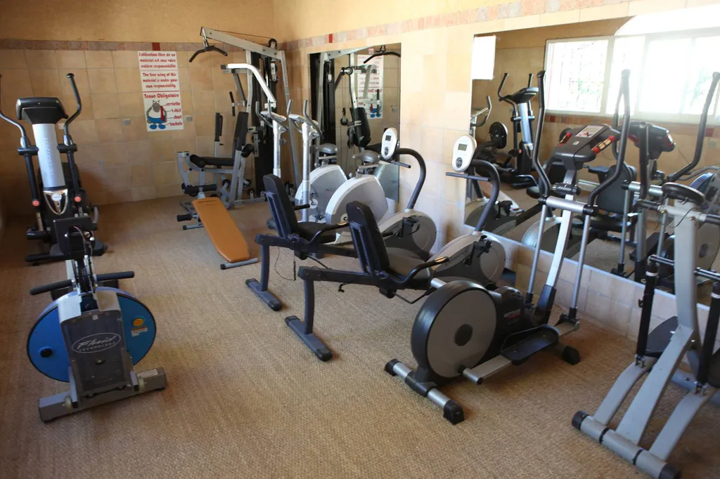 Location avec salle de sport et piscine chauffée bord de mer à Vias-Plage
