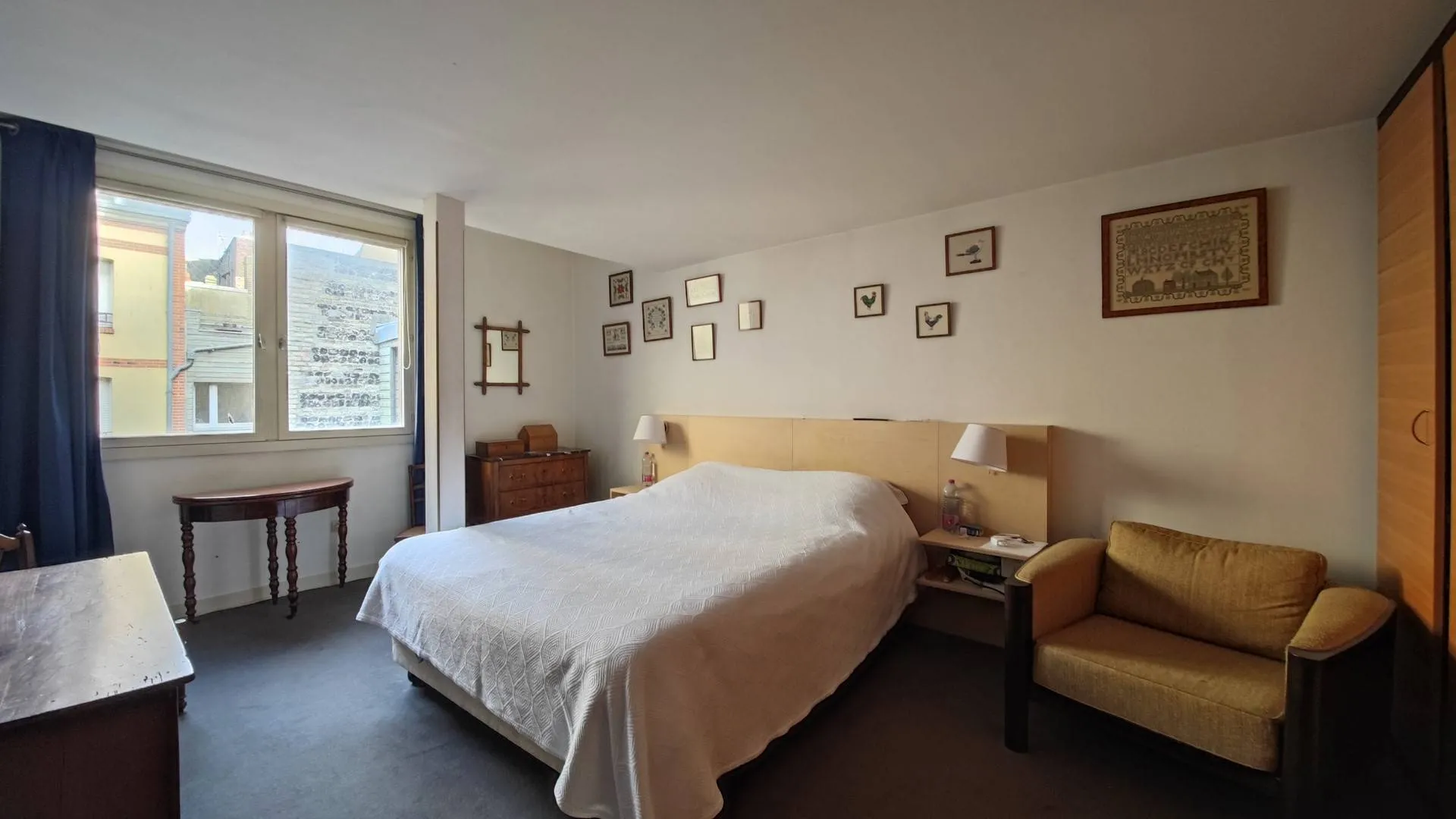 A vendre : Charme Historique dans Chaque Détail - Chaque pièce de ce triplex révèle un charme historique intemporel, rappelant l'histoire riche et fascinante de la ville de Dieppe.