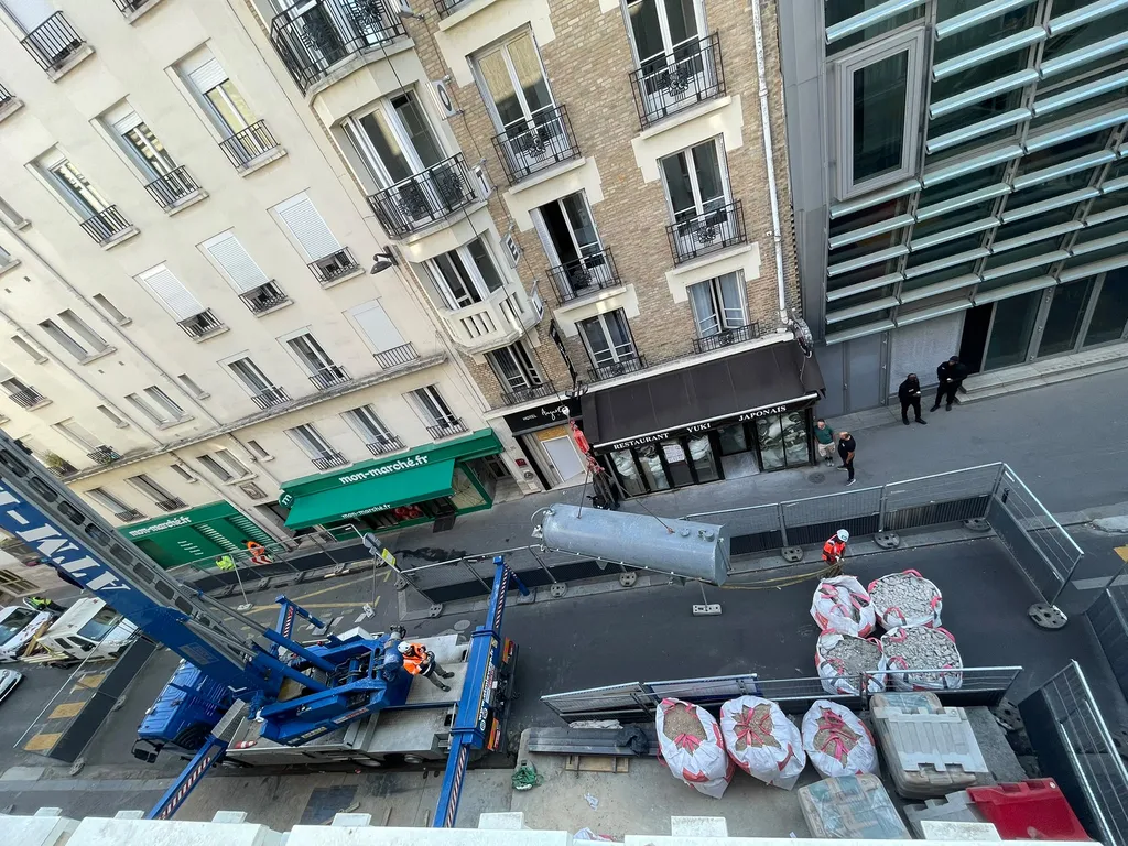 Location de grue mobile et survol de voirie à Paris