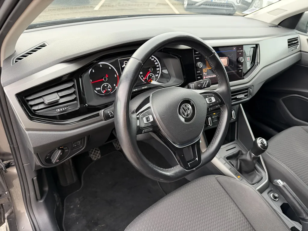 Achat Volkswagen Polo occasion Le Havre : moteur Diesel 95 ch, finition Business, révisée chez Caudebec Automobiles Normandie