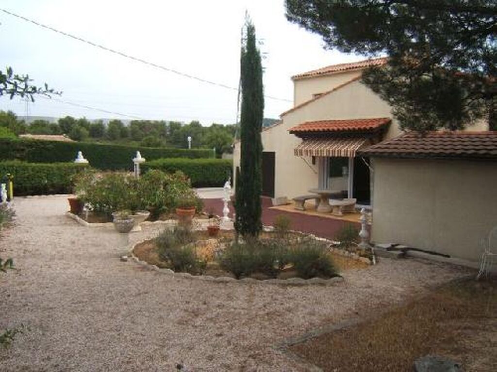 Vente villa Roquefort La Bédoule proche centre avec terrain plat