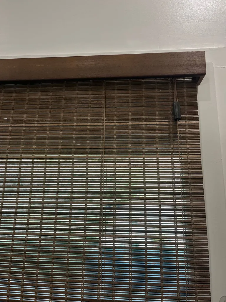 Store bois tissé contrejour