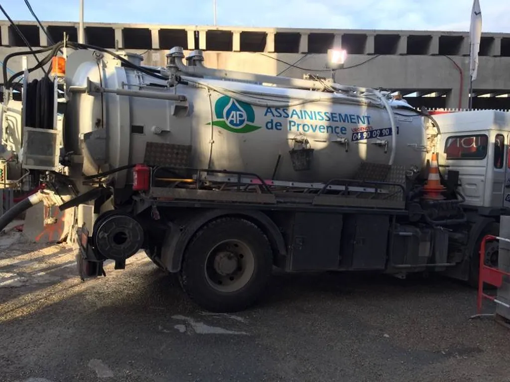 Camion hydrocureur pour vidange fosse septique