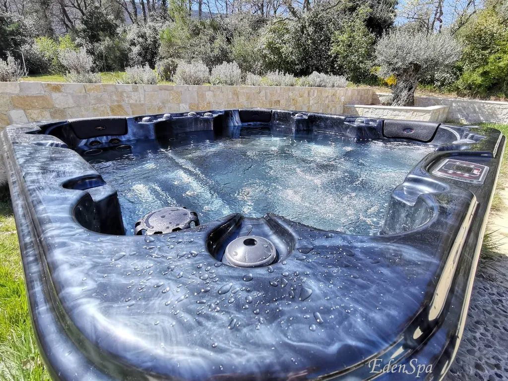 spa haut de gamme exterieur saint maximin