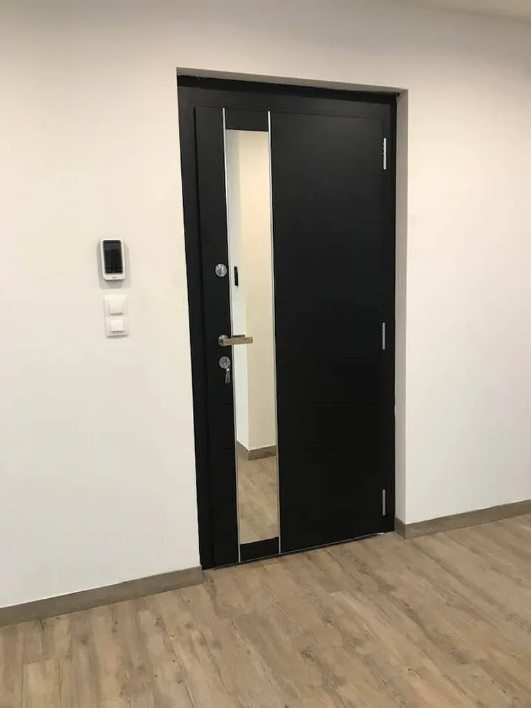 Porte d'entrée design sécurisé haut de gamme K-Line sur Martigues