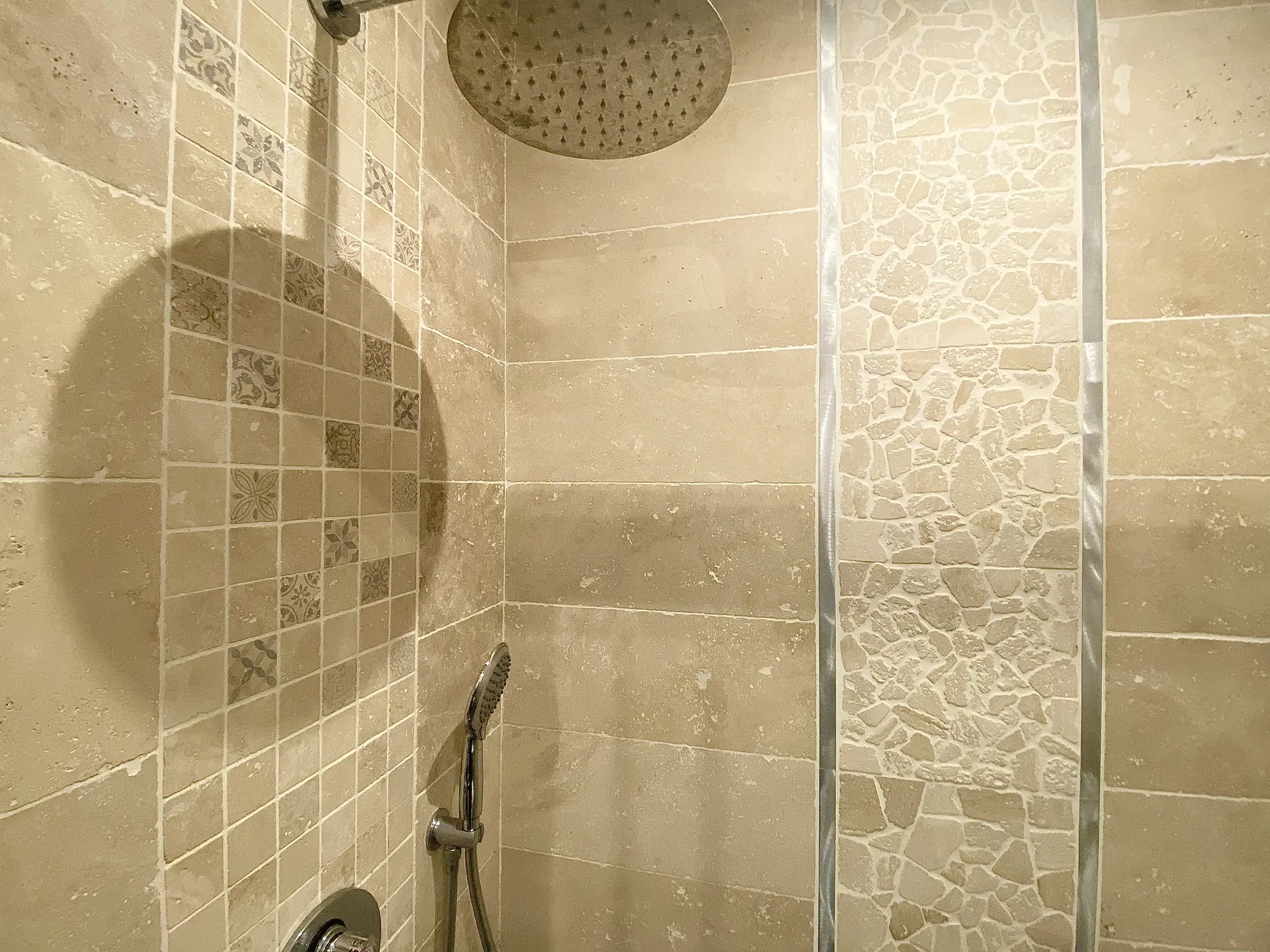 Découvrez à Saint Germain en Laye centre ville ce charmant appartement meublé 2 pièces avec charme de l'ancien