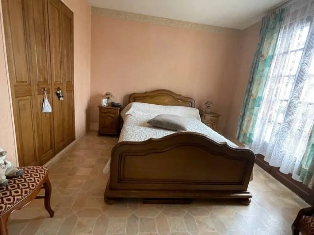 A acheter maison de ville en brique de 75m² avec garage et petit atelier sur 400m² sur la commune de CAUDEBEC LES ELBEUF 76320