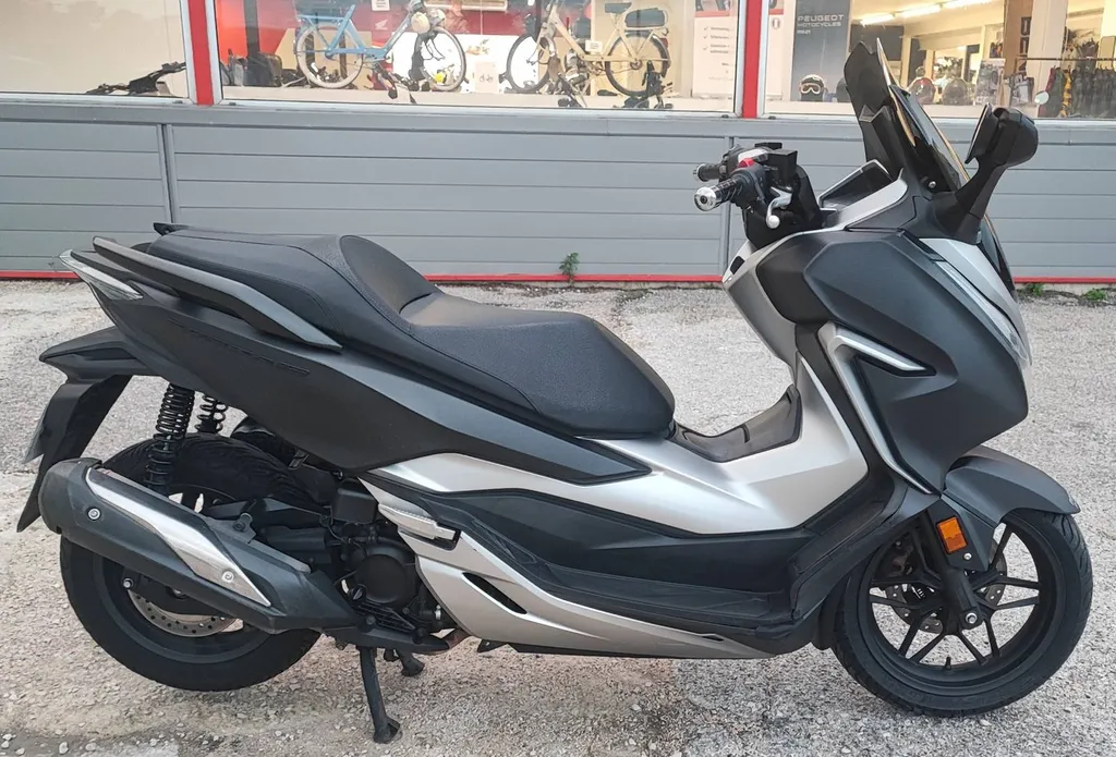 HONDA FORZA 300 DU 06/2019 AVEC 30900 KM.