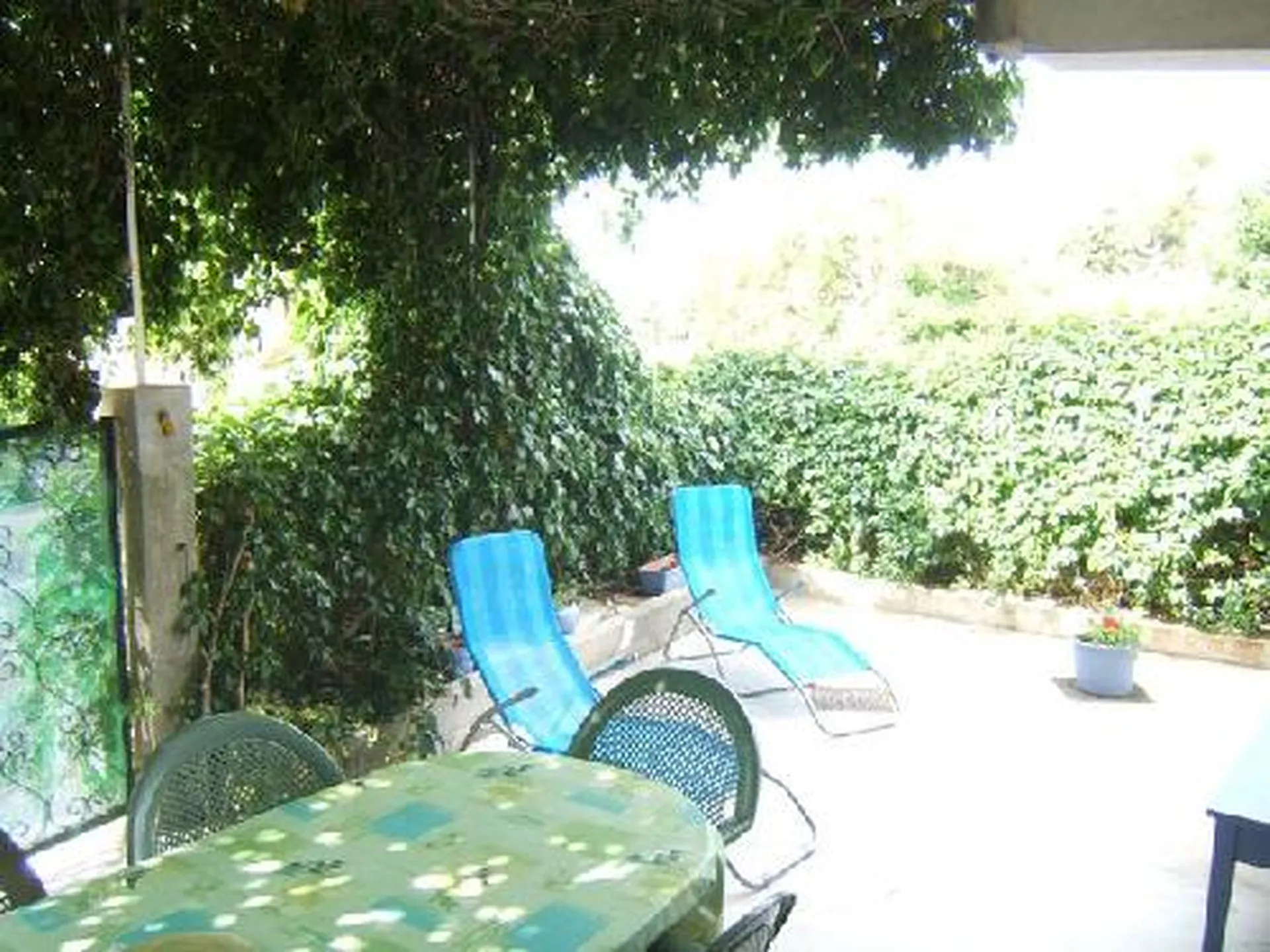 Vente maison Roquefort La Bédoule au calme avec vue panoramique collines et vignes