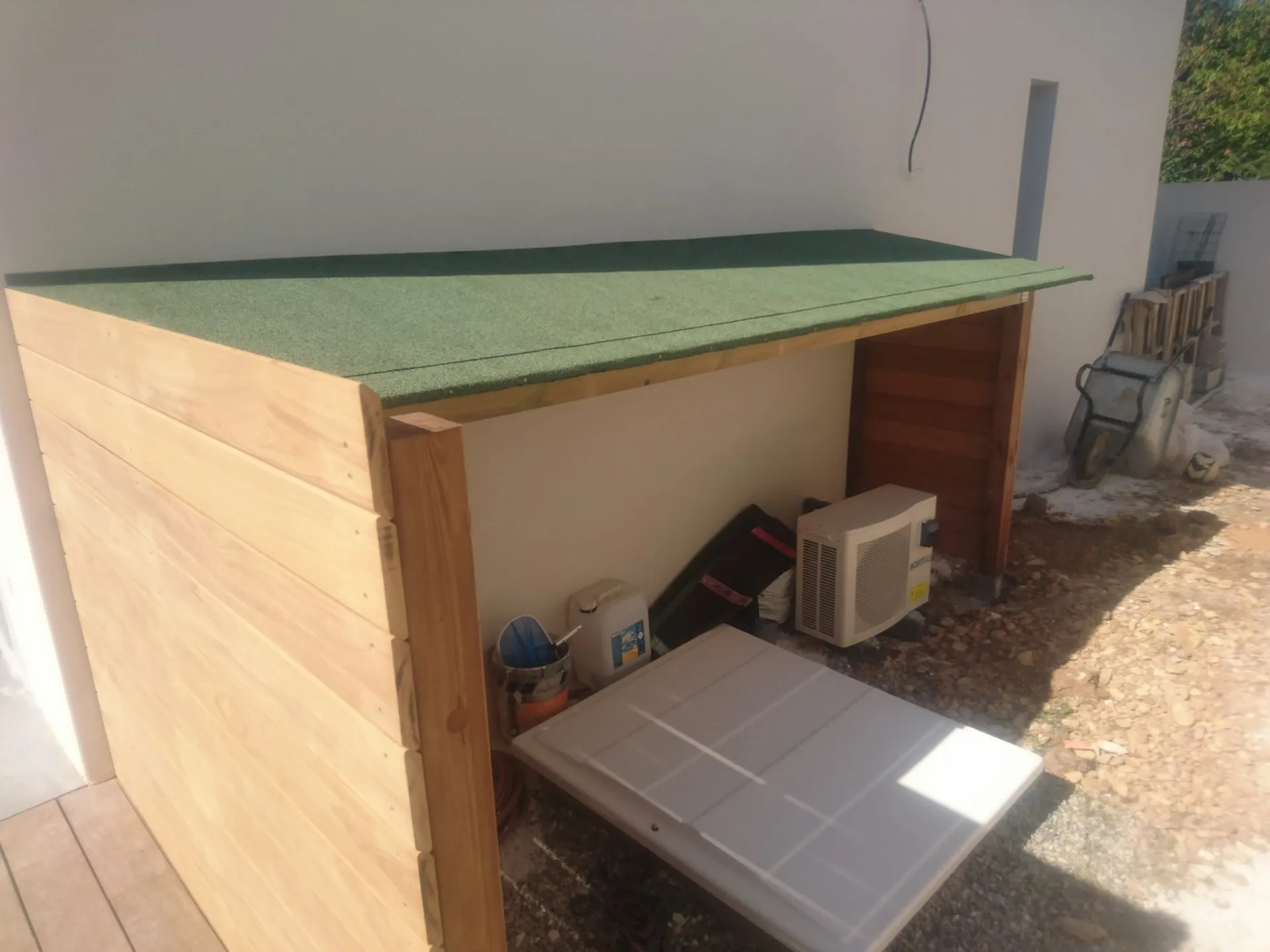 Création d'une palissade et d'un appenti en bois exotique