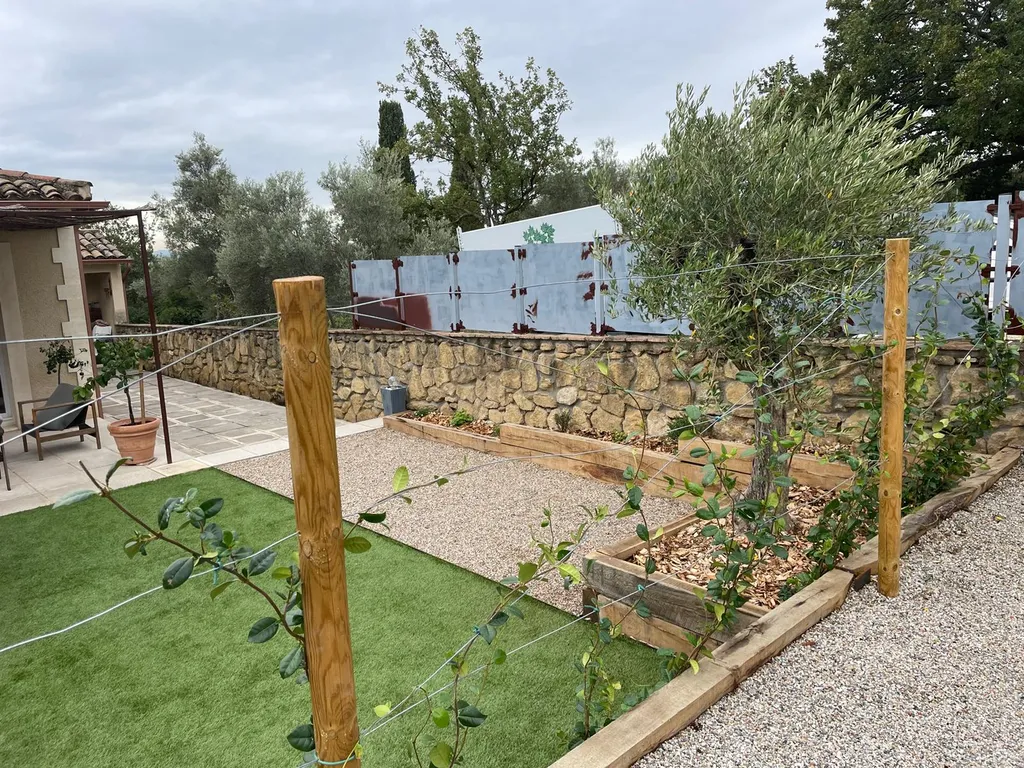 Aménagement d'un jardin en pente aux Angles