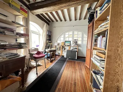 **Appartement avec vue sur le Quai Henri IV à vendre** : Découvrez cet appartement de 115,88 m² au premier étage avec ascenseur, offrant une vue imprenable sur le port de Dieppe, présenté par Terres Et Demeures De Normandie.