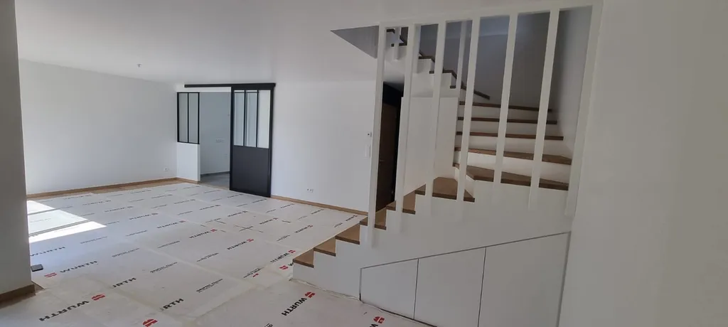 peinture escalier bi-couleur blanc et cire naturel en région parisienne 