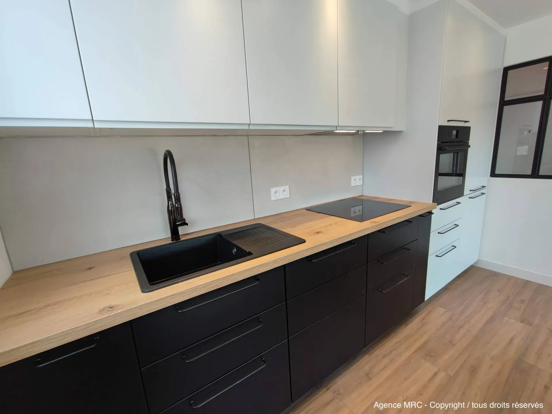 Architecte d'intérieur sur Aix-En-Provence : conception d'une cuisine sur mesure en combinaison avec des éléments de cuisine IKEA et Plum Living, pour des agencements uniques