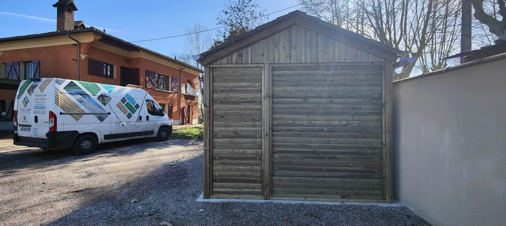 Fourniture et pose d’abri bois résineux traité classe 4 avec toiture acier à Bioule Tarn-et-Garonne