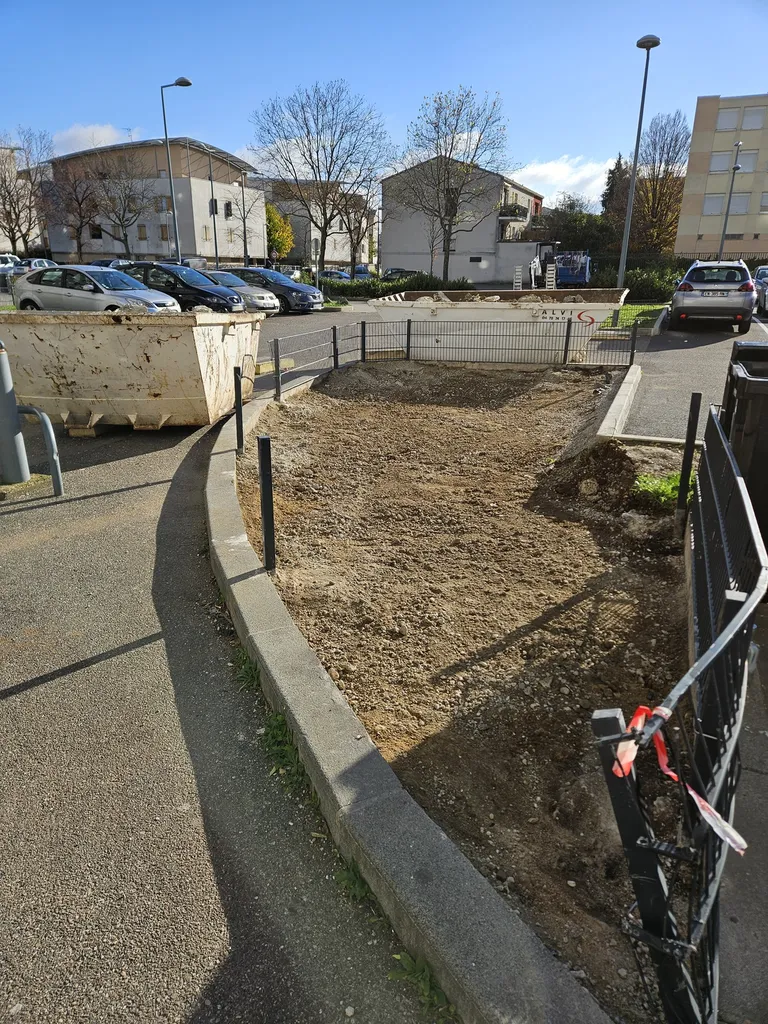 Aménagement paysager et bordures à Bron (69500) par Durao TP entreprise de terrassement, VRD et enrobés à Lyon dans le Rhône