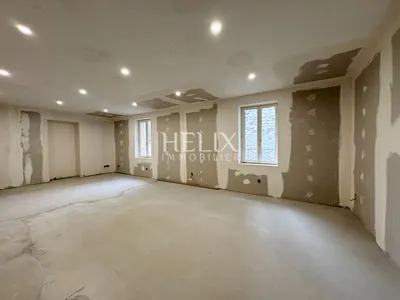 A vendre à Saint Germain en Laye, un appartement en duplex situé au 2ème 3ème et dernier étage d'un immeuble bien entretenu à Saint germain en Laye. 