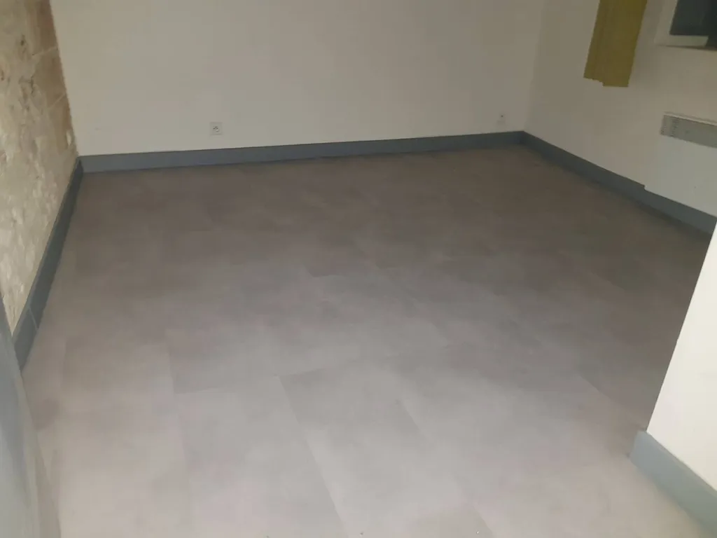 Pose de sol en dalle pvc clipsable