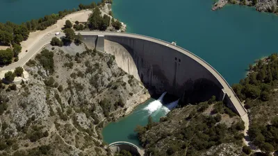 Balade historique aux Barrages de Bimont près de Thecamp – Patrimoine et nature à Aix-en-Provence