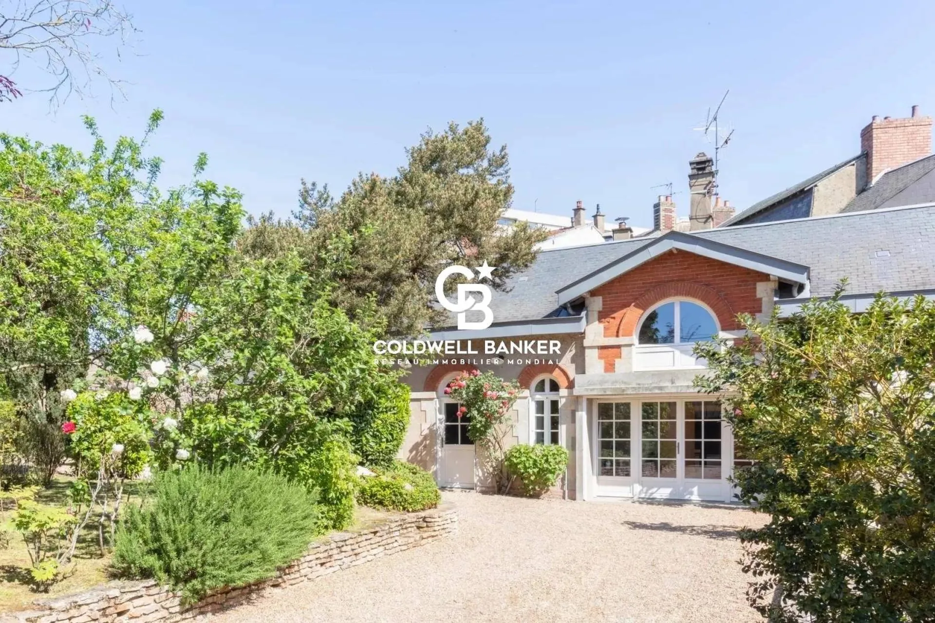 Maison de Maitre du XIXème Siècle, hôtel particulier avec grand jardin au Mans
