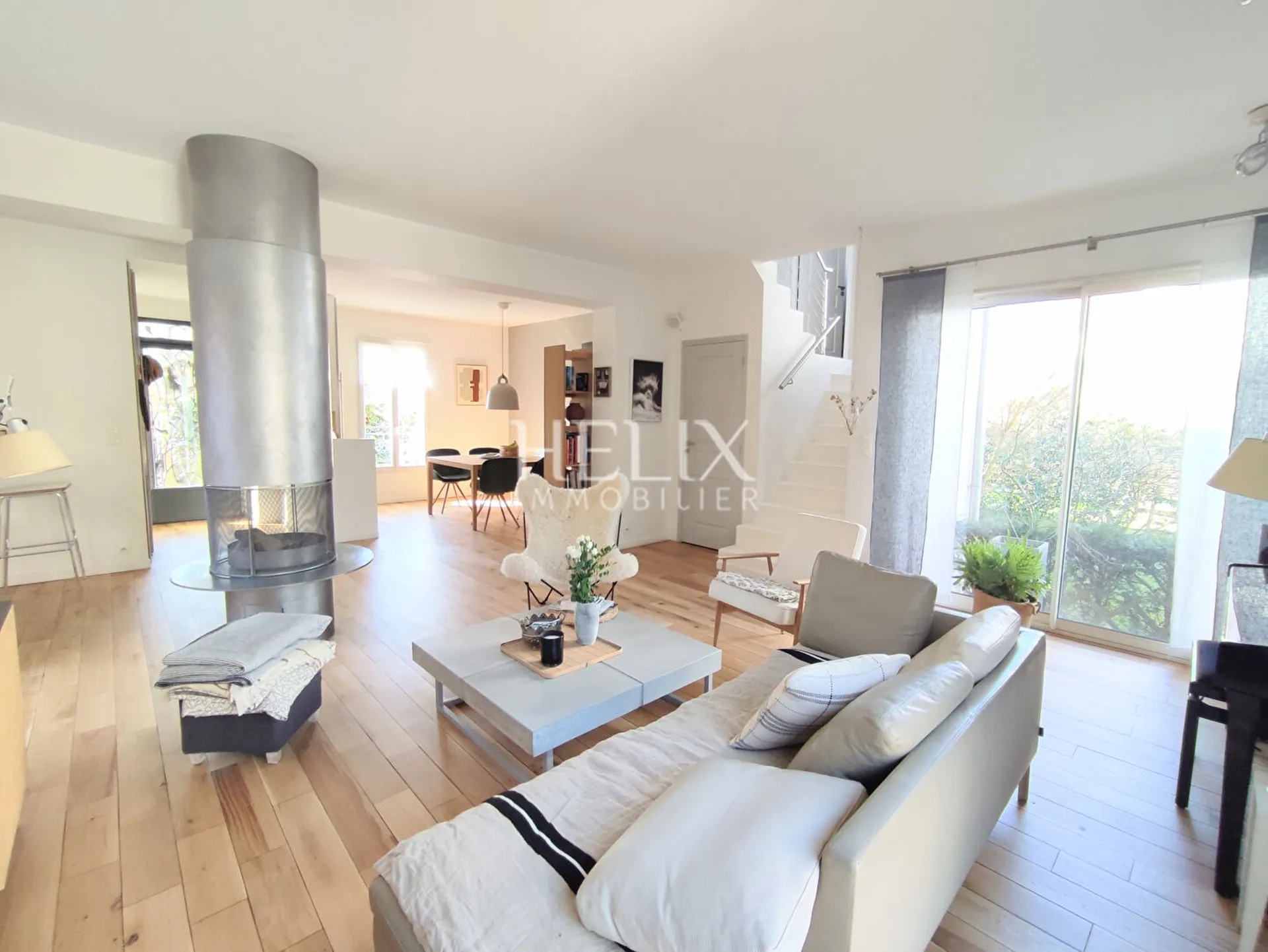 Maisons Laffitte, à 8 mn du RER, maison de 151 m2 avec grande pièce de vie lumineuse, 4 chambres, un bureau et un sous-sol total