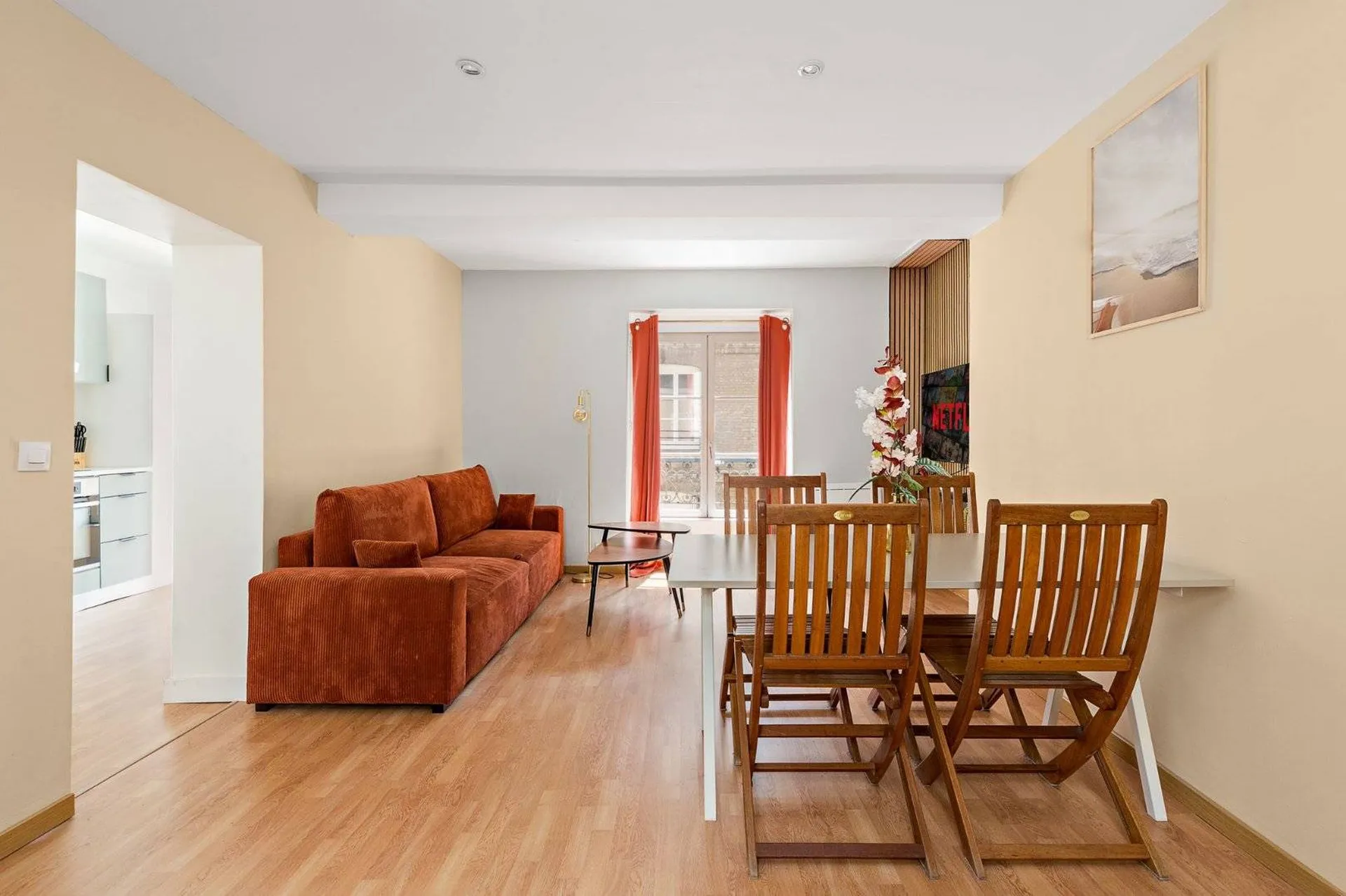 Appartement situé au 2ème étage, meublé de 64.43m² en Duplex en centre ville de Dieppe, Normandie, 76.