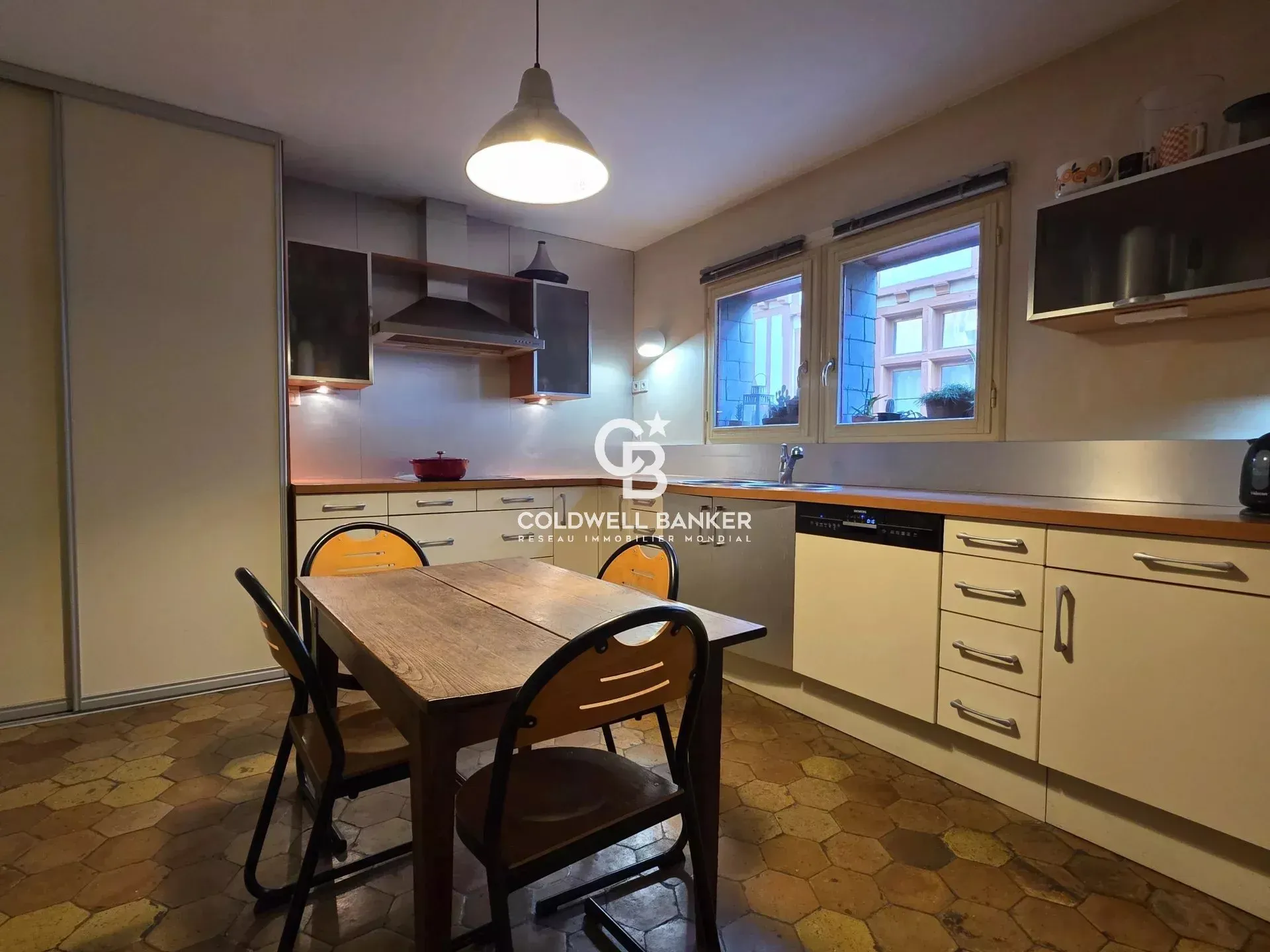immeuble avec local professionnel et habitation à vendre dans le Vieux Mans