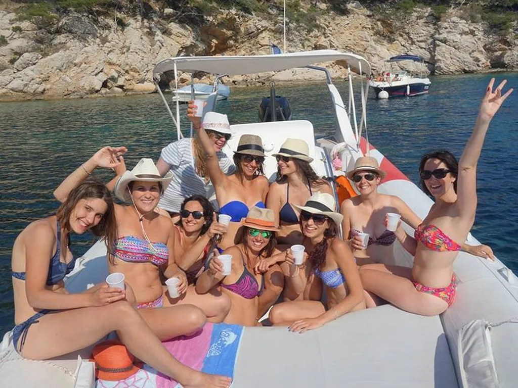 Enjoy the Calanques by boat with l'Eeden Boat