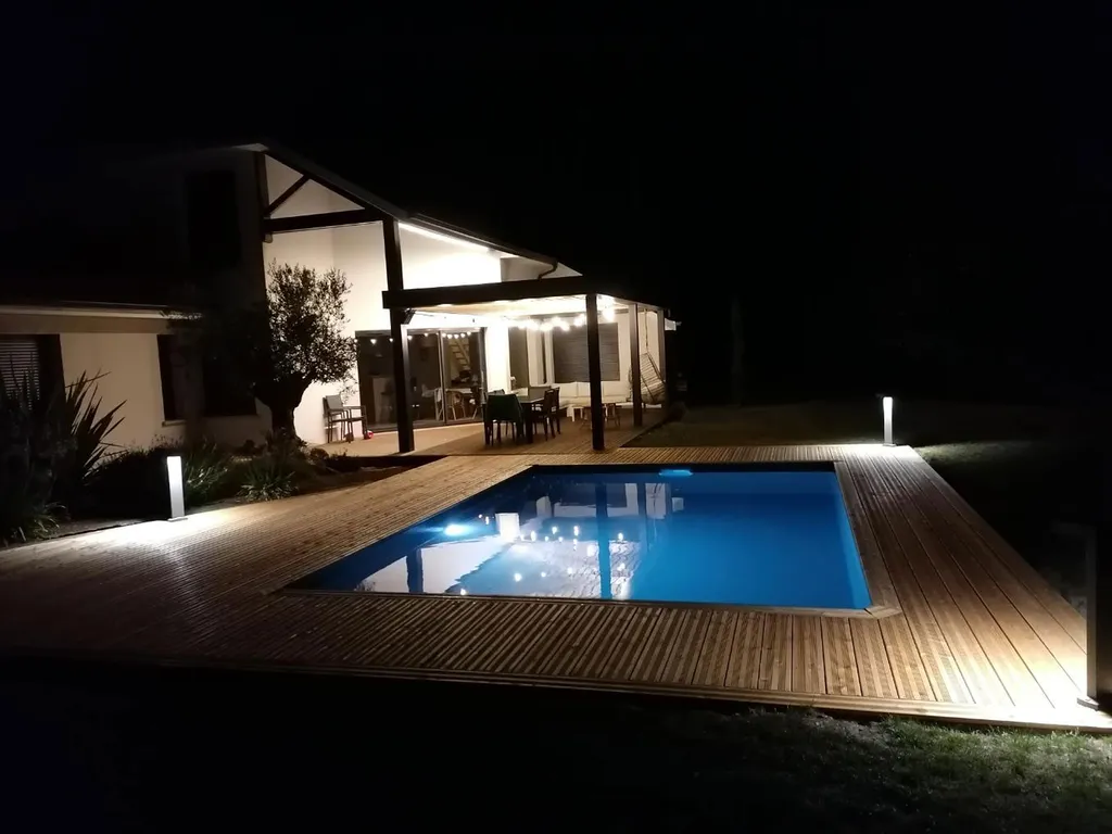 Aménagement complet autour de piscine à Lacanau : comment transformer votre jardin en véritable espace baignade esthétique et durable ?