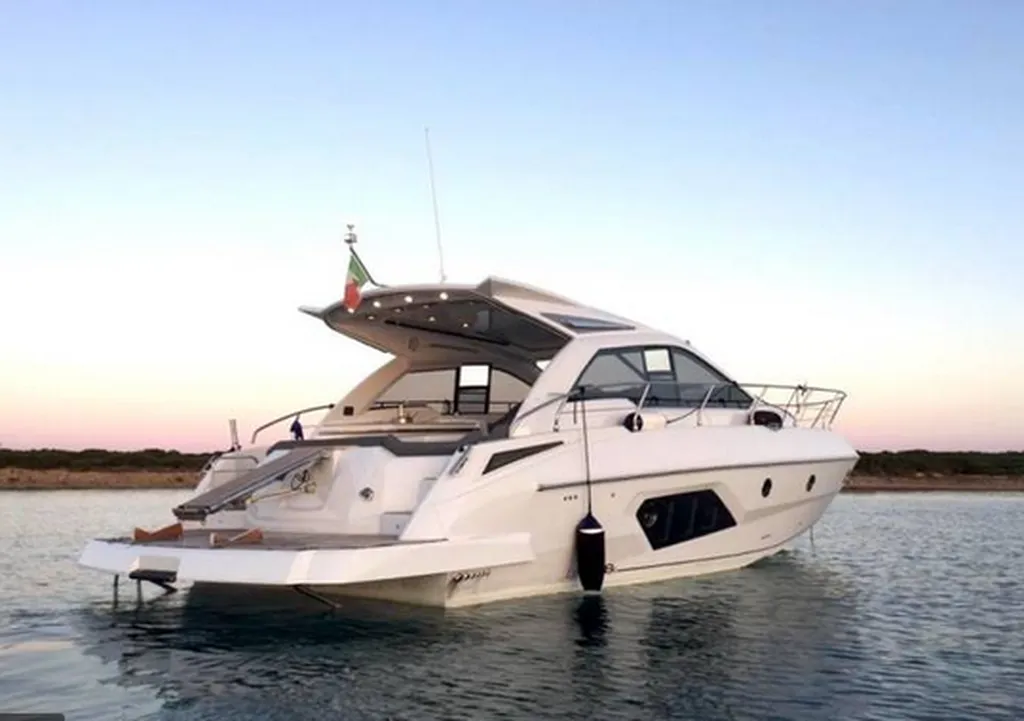  A vendre bateau à moteur habitable Laver 38 X de Salpa à Bandol