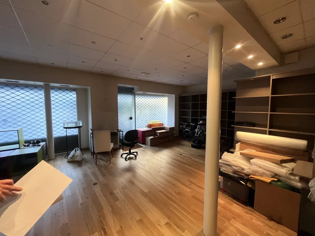 Vente - Boutique 50 m², Centre ville, Avenue de Versailles 75016 PARIS
