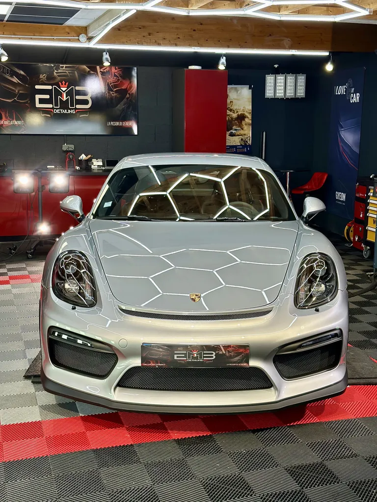 Protection carrosserie sur Limonest spécialiste porsche GT4