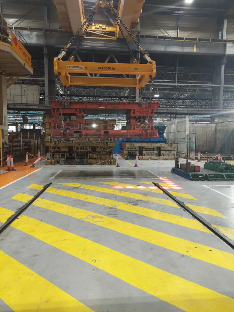 Installation de projecteurs de ponts roulants lumineux pour sécuriser une zone à risques – Site industriel automobile au Mans