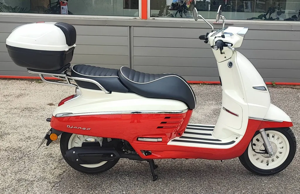 PEUGEOT DJANGO 50 DU 03/2025 AVEC 660 KM