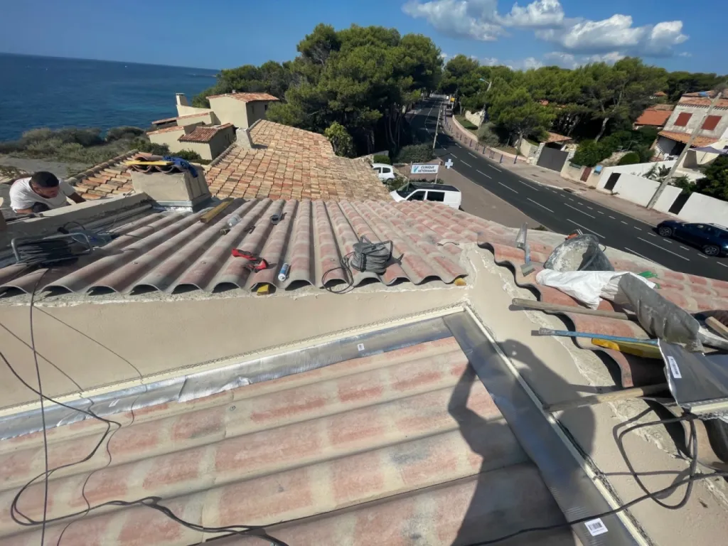 Changement d’une toiture de maison en P.S.T Canal sur Sausset les Pins près de Martigues